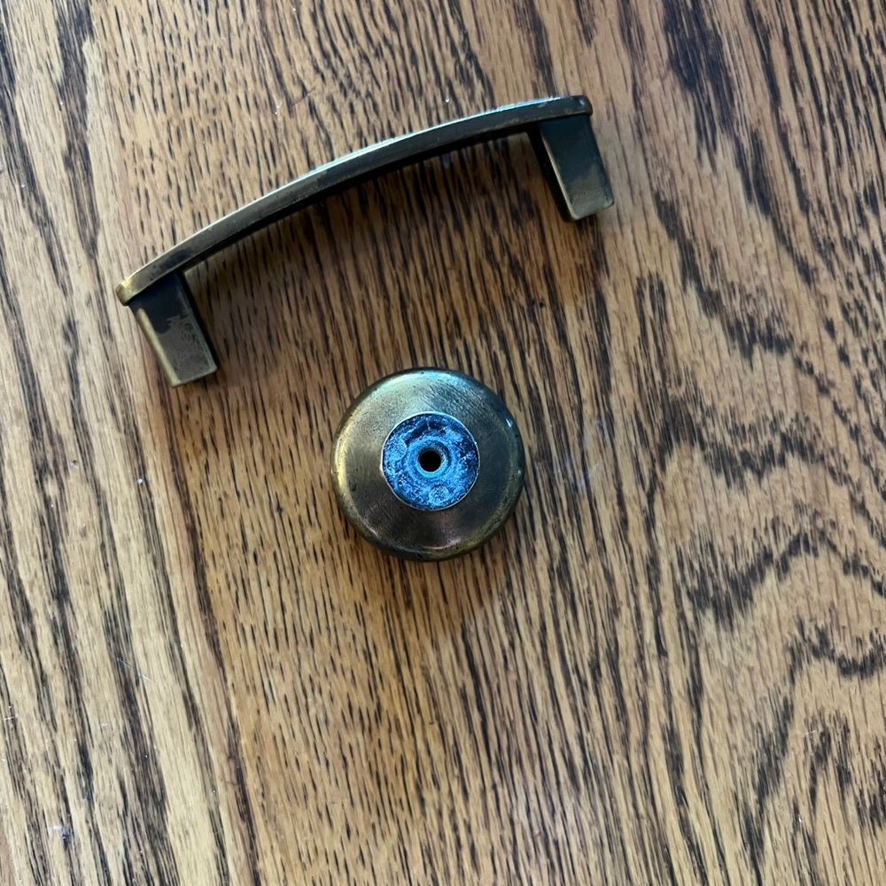 Brass knobs and pulls kitchen hardware - Picture 2 of 2